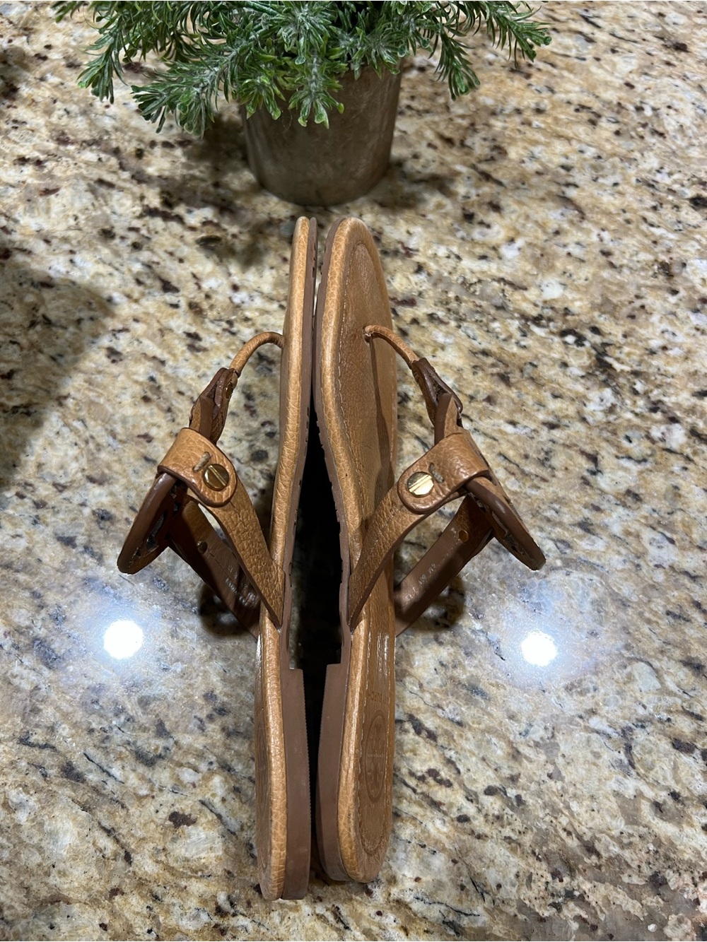 TORY BURCH Miller Tan Textured Leather Thong Sandal 6M - Picture 6 of 11